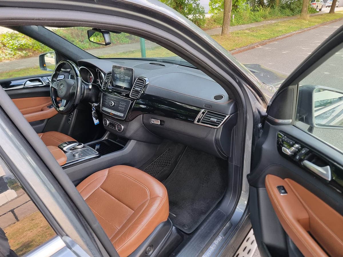 Enterijer Mercedes SUV vozila za privatni i poslovni transfer