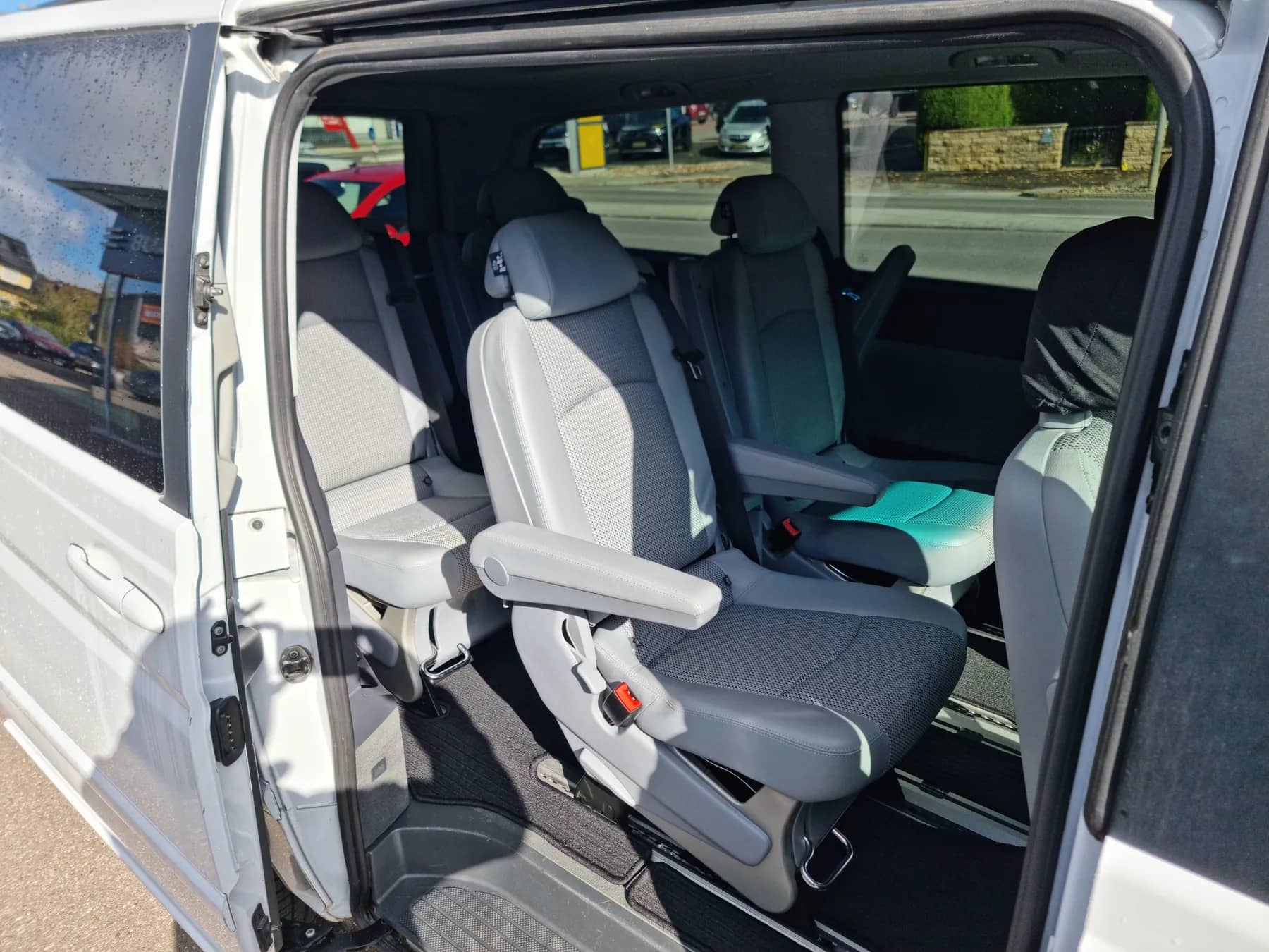 Mercedes Viano VIP — detalj vozila za VIP aerodromski transfer